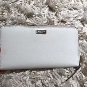 KATE SPADE Cream Wallet